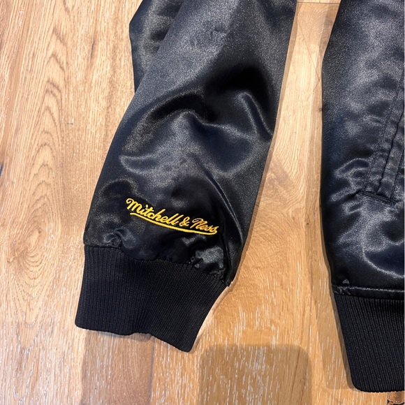 Mitchell Ness x LA Lakers x Takashi Murakami x ComplexCon Bomber Jacket - Picture 6 of 8